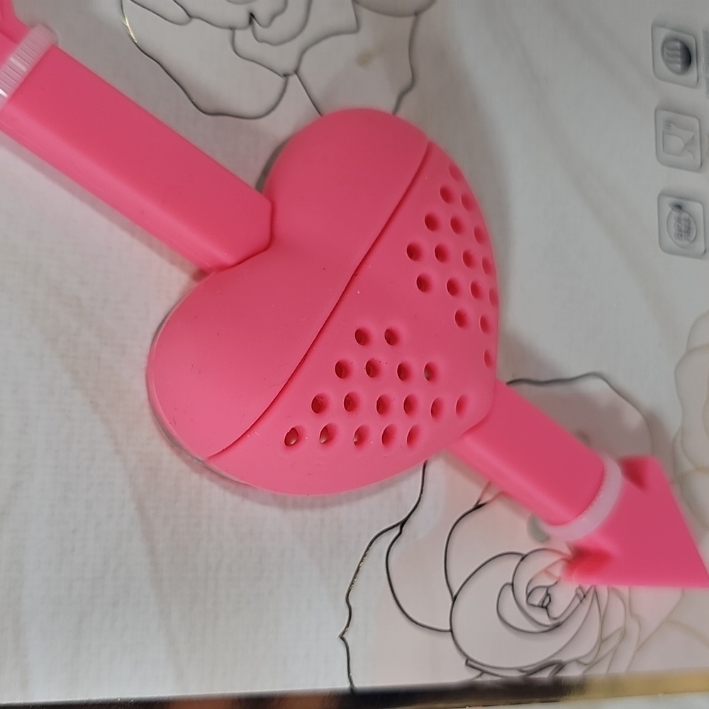 CWC Pink Heart & Arrow Silicone Tea Infuser - Picture 2 of 4